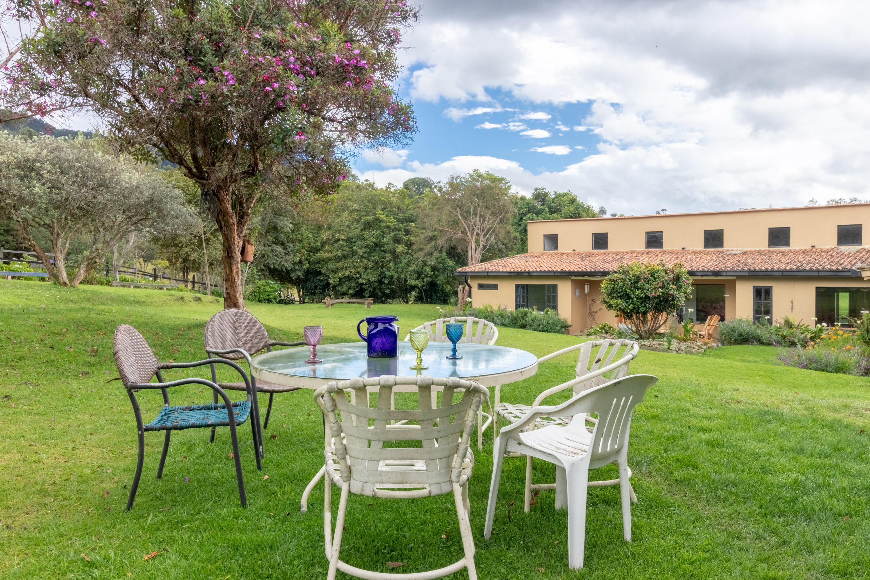 Comedor en el jardín